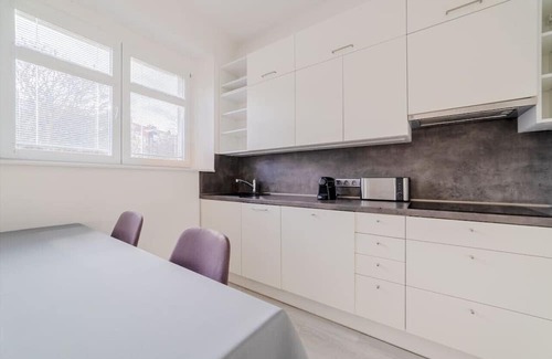 Dejvice Apartment | Majestic Urban Dwelling near Prague Castle