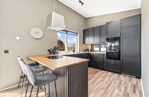 Veidilundur Cabin | Hot-Tub/Sauna - Lake View - 2024 Built Cabin