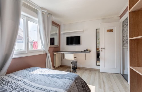 La Ferriere Apartment | Apartment 'Appt Rez-de-jardin Salle De Réunion' with Garden and Wi-Fi