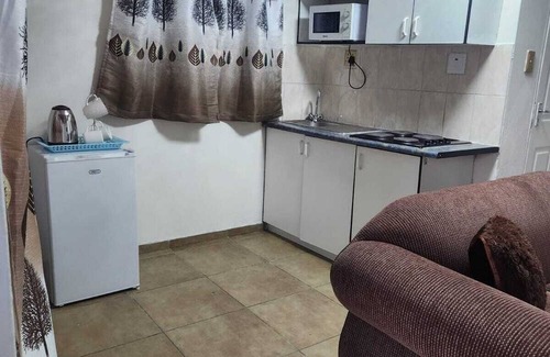 Greater Johannesburg Metropolitan Area House | Ogans Glen Stylish 1 BedRoom Apartment Self-Catering