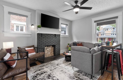 Weinland Park House | 5 bedroom/2bath OSU Game day HQ, 5 Parking Spots, Game room, BIG yard, Dogs ok