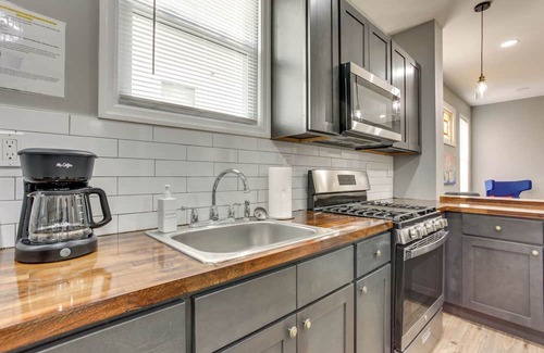 Elizabeth Apartment | Elizabeth Apartment ~ 2 Mi to Jersey Gardens!