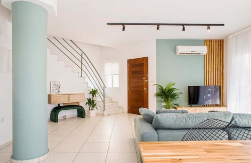 Ypsonas Apartment | Lambis House - Three Bedroom Apartment, Sleeps 6