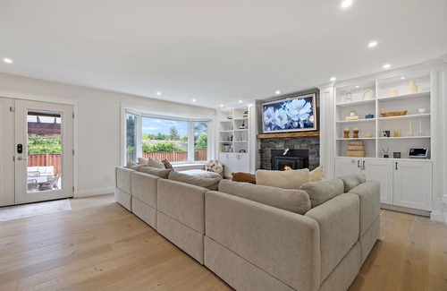 Watertown House | The Noble Nest- 6 Bedroom Luxury home surrounded by nature