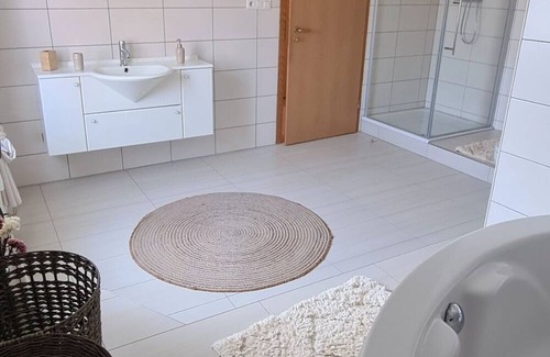 Sandershausen Apartment | Apartment 'Stilvolle Ferienwohnung' with Private Terrace and Wi-Fi