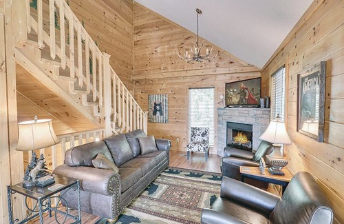 Chalet Village Cabin | Gatlinburg - Chateau LeConte - 4 Bedrooms - Sleeps 10