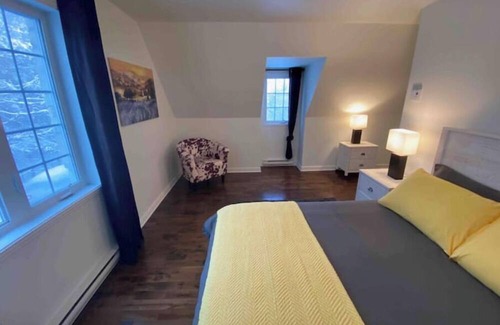 Sainte-Ann-des-Lacs Ski Chalet | Vrbo Property