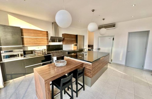 Aradippou Villa | Villa Rizoelia - Perfect for 2-3 families holidaying together!