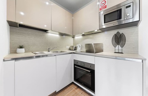 Harlington Apartment | Charming 1-Bed Apartment in London