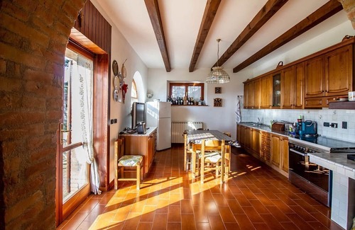 Lidarno Villa | 15 min from Airport Gated Villa with Swimming Pool. Pet Friendly!nn