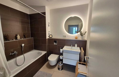 Wittenau Apartment | New building! In 15 minutes in the city center
