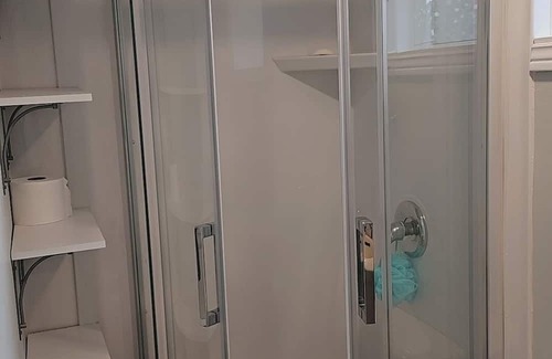 Belleville Apartment | COZY EAST HILL