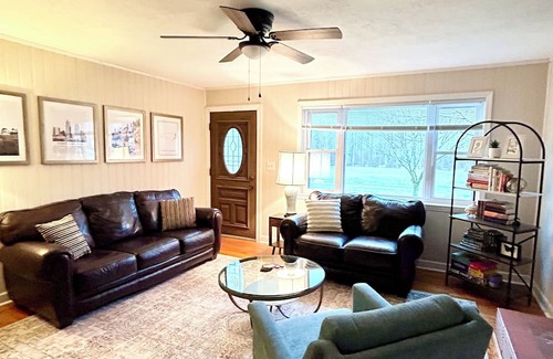 Millers Creek House | Sunshine Cottage ~ River Access ~ 10 min from Blue Ridge Parkway ~ Pet Friendly