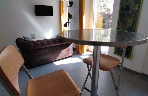 Varades Apartment | La Réserve - Jolie Petite Maison au Coeur de St Florent le Vieil