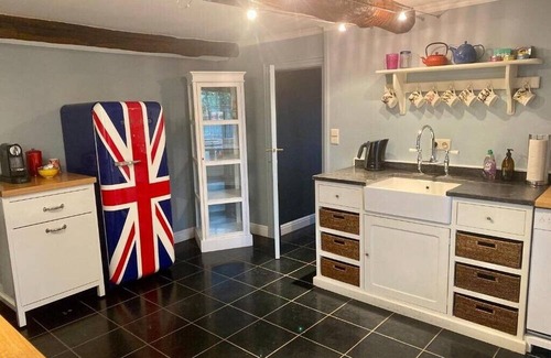 Hockai House | Luxurious cottage right next to great hiking trails and racetrack action