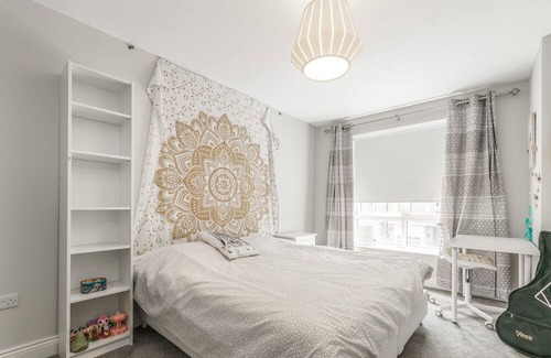 Dublin Apartment | 5-bed Dream Home By Sea & City with free parking