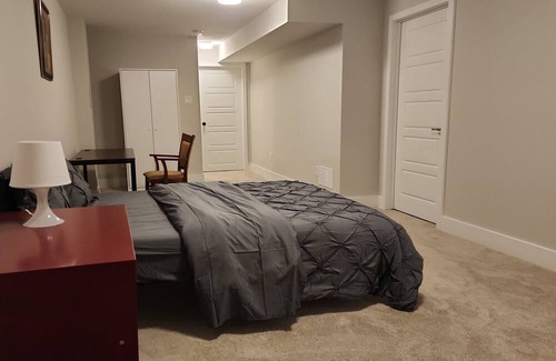 Ottawa Division Apartment | Bright Basement Oasis with Private Bath/Self Check-In & Wifi & Parking in Kanata