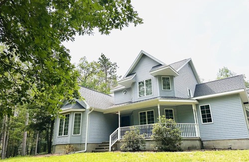 Mayfield House | Woodland Hill's Charming 7BDR Home