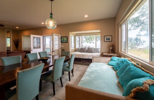 Punaluu House | Oceanfront Hawaii Family Beach House