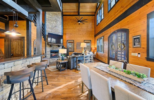 Hochatown Cabin | Cabin w/HotTub, Grill; Pets OK
