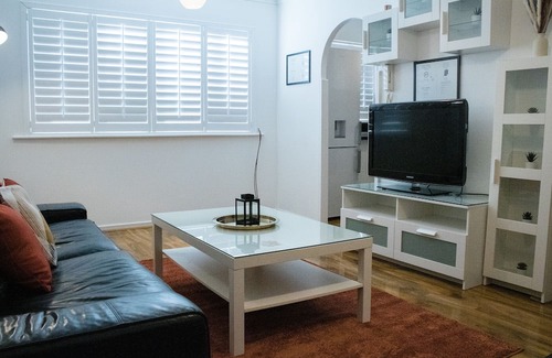 North End Apartment | Charming 2-Bed Fully Furnished Apartment in London