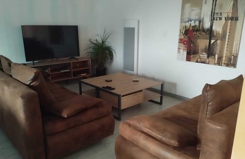 Croixanvec House | Homerez - Spacious house for 8 ppl. with swimming-pool, jacuzzi and terrace