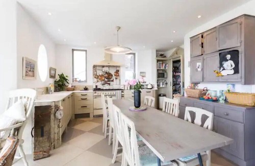 Portishead House | Captivating 7-Bed House in Bristol