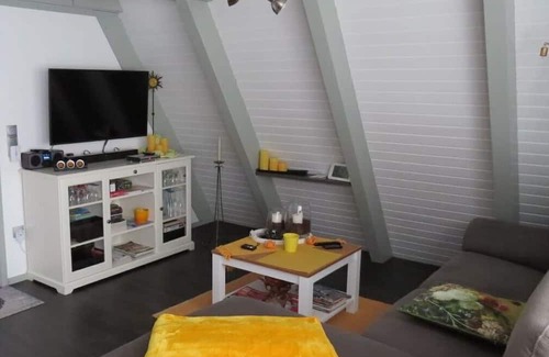 Machtlos House | Sunshine Modern Retreat