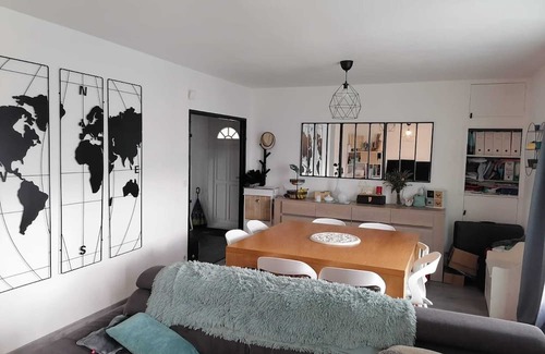 Senlis House | Homerez - Nice house for 7 ppl. with garden, terrace and balcony at Senlis