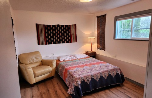 Gresham Apartment | Cozy 1 bedroom in Gresham close to PDX and Shopping.