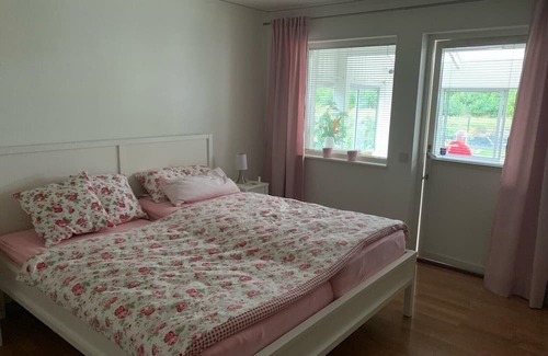 Lammhult House | Geräumiger Ferienbungalow am Ortsrand von Lammhult, 100m vom See Entfernt