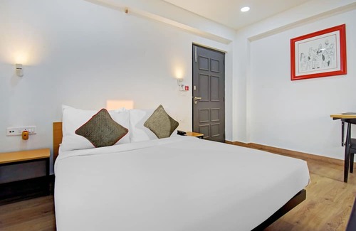 Dumdum House | Super OYO Townhouse 75779 The Royal