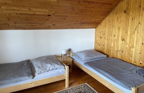 Branzez House | Stunning private villa for 6 guests with WIFI, balcony, pets allowed and parking