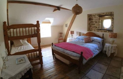 Bersac-sur-Rivalier Bed & Breakfast | Family Room for up to 5