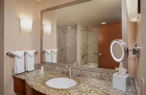 Downtown Portland House | Vibrant City Life meets Seaside Serenity: Downtown Portland w/ Indoor Pool