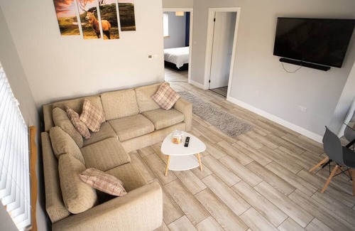 Cleeve House | The Ash View Cozy 3BR Retreat Perfect for Families