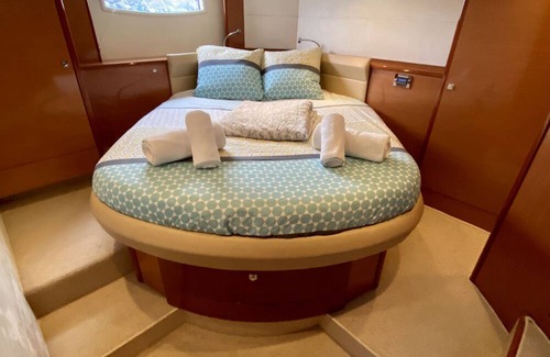 Charente-Maritime Boat Rental | Séjour de Rêve sur un Yacht