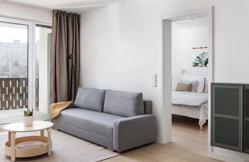 Prague 13 Apartment | Japandi Homestay for 4-Alfa Rezidence-MetroB Luka