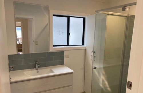 Southern House | Beachfront! New ktichen, bathroom & laundry