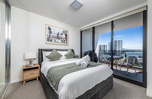 Belconnen Apartment | Sensational City Apartment with Lake Views