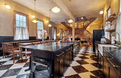 Faubourg Lafayette Villa | Opulent Art Deco Villa w Pool & Hot Tub 6bd|6.5ba