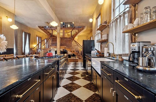 Faubourg Lafayette Villa | Opulent Art Deco Villa w Pool & Hot Tub 6bd|6.5ba