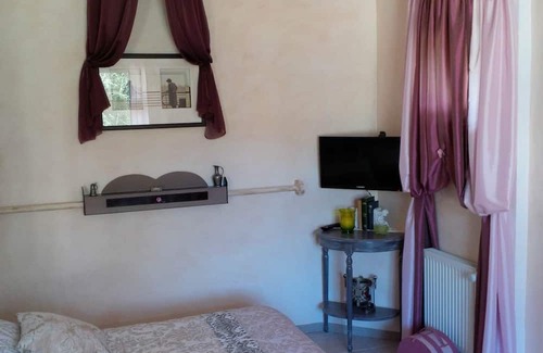 Pont-Melvez Bed & Breakfast | La Suite Confort, Demeure de la Vendémière, Dans les Côtes D'armor en Bretagne