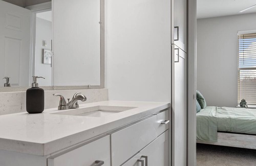 Englewood Apartment | Adorable 1BR Englewood Apartment w/Pool & Hot Tub
