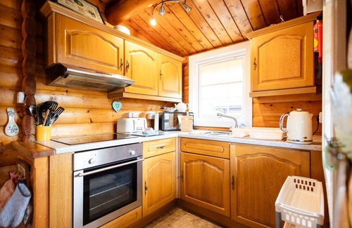 Ffestiniog Cabin | Spacious 3 Bed Log Cabin in Snowdonia Mountains