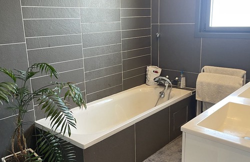 Vernay Villa | SmartStay - Maison Caluire avec bassin