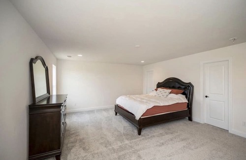 Fredericksburg House | Country Farm House on 5 Acres w/ Lake Views: Peace- Off the Beaten Path