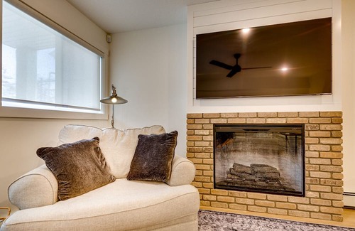 Markerville Condo | Beautiful Lakefront Condo