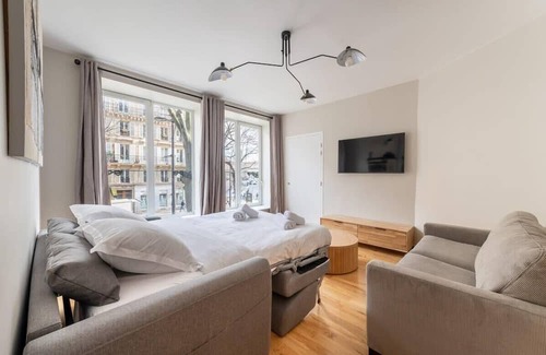 Saint-Vincent-de-Paul Apartment | Beautiful & Modern 1BD Flat near Montmartre