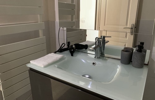 Lagny-sur-Marne Apartment | Appartement with patio, Disneyland - Paris